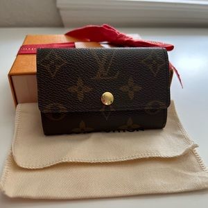 Authentic Louis Vuitton 6 Key Ring